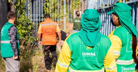 Prefeitura aplica R$ 37,6 mil em multas e inicia limpeza em condomínio abandonado