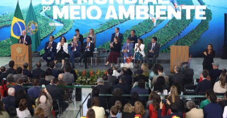 Lula assina medidas para fortalecer proteção ambiental no Brasil