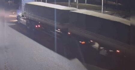 Veja o momento em que caminhão é atingido por trem em Jandaia do Sul