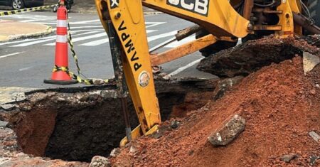 AFUNDAMENTO NA PISTA | Rua Rio Branco é interditada emergencialmente após afundamento do asfalto em Rondonópolis