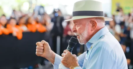 Em BH, Lula falou até de Neymar, mas não de Jaques Wagner