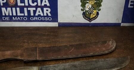 Mulher quase perde os dedos após ataque do marido com facão por desconfiar de chifre em Rondonópolis