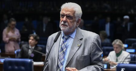 Jaques Wagner confirma saída de liderança do governo no Senado