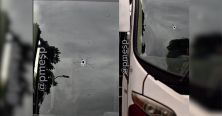 Homem é preso após manter 12 reféns em ônibus no interior de SP