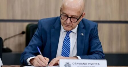 Pivetta sanciona lei que proíbe hormônios e cirurgias para mudança de sexo em menores em MT | RepórterMT