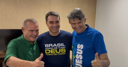 Wellington Fagundes recepciona Flávio Bolsonaro em Cuiabá durante a 29ª Marcha para Jesus
