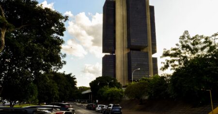 Banco Central reduz taxa básica de juros de 14,5% para 14,25% ao ano