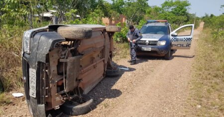 Carro com ladrões capota durante fuga em Cuiabá e um deles é baleado | Mato Grosso
