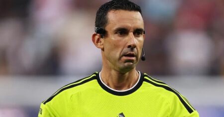Por carta, CBF reclama com Fifa de anulação do gol de Vini Jr