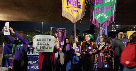Atos protestam contra anulação de amparo a meninas vítimas de estupro