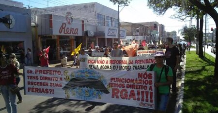 Professores entram em greve para cobrar reposição salarial aguardada desde maio em Tangará da Serra (MT) | Mato Grosso
