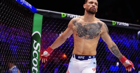 Brasileiro pede mulher em casamento após vitória no UFC da Casa Branca