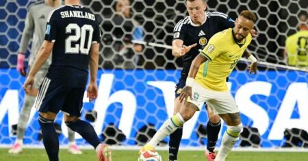 Copa: Neymar é quem mais sofreu faltas e provocou amarelos desde 2014