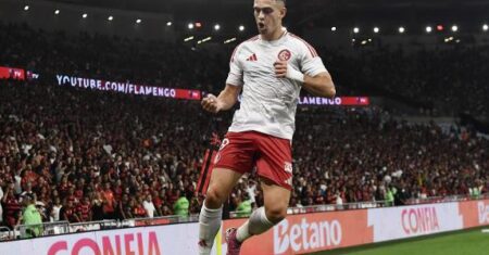 Internacional acerta venda de Borré ao River Plate