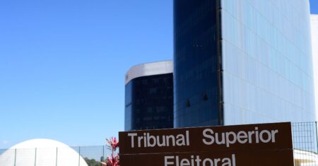 TSE interrompe julgamento de decisão que suspendeu pesquisa eleitoral