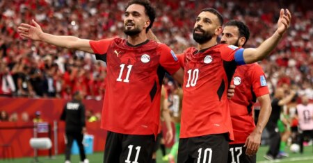 Zico e Trezeguet: Egito vence Nova Zelândia com gols de xarás de craques