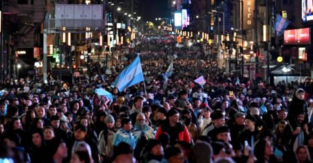 Copa: Argentinos comemoram o 3 a 1 na Suíça no Obelisco – 12/07/2026 – Esporte