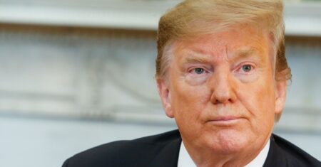Trump anuncia novo bloqueio e taxa de 20% no Estreito de Ormuz