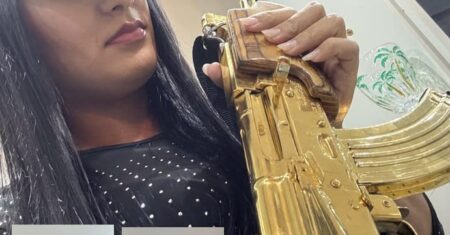 Ligação com facção: investigação revela fotos de namorada de “Batman” com arma dourada e integrantes do Comando Vermelho