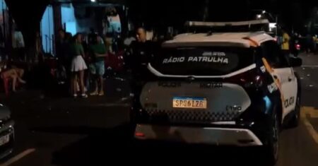Amostradinho joga moto contra PM, tenta fugir e é preso junto com namorada barraqueira em Rondonópolis