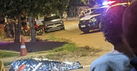 Jovem de 17 anos é assassinado com diversos disparos no meio da rua em Rondonópolis; vídeo