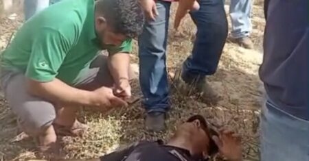 Motorista escapa da morte após tombar caminhão na MT-130 em Rondonópolis; vídeo