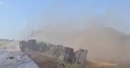 Vídeo impressionante mostra carreta tombada segundos após forte colisão na BR-364