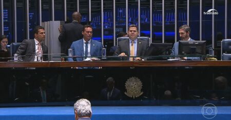 Aprovação de 'pauta-bomba' no Senado é criticada por Renan Santos: 'sabotagem com o próximo governo'