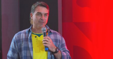 'Lula é o único que quer o tarifaço', responde Flávio após presidente atribuir à família Bolsonaro nova taxa dos EUA