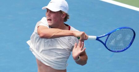 Cruz Hewitt homenageia o pai com a marca registrada do ex-nº 1 do mundo