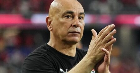 Egito renova contrato do técnico Hossam Hassan após a Copa do Mundo