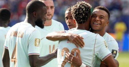 França pode superar recorde do Brasil em Copas? Colunistas debatem