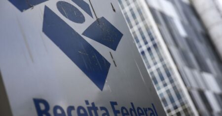 Receita paga o terceiro lote de restituição do Imposto de Renda