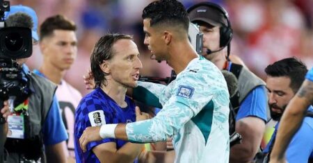 Cristiano Ronaldo exalta Modric em adeus do croata às Copas: ‘Lenda’