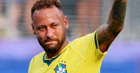 ‘Paradoxo cruel’: jornal cita despedida de Neymar antes de Messi e CR7