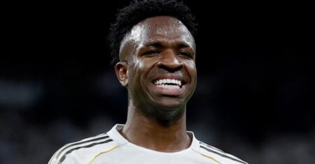 Arsenal avalia contratar Vini Jr se ele não renovar com o Real