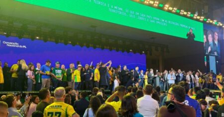 Fagundes destaca união do PL durante convenção nacional que oficializou Flávio Bolsonaro à Presidência