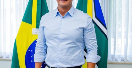 Teles Júnior deixa pré-candidatura ao Senado pelo Amapá e retorna como vice na chapa de Clécio