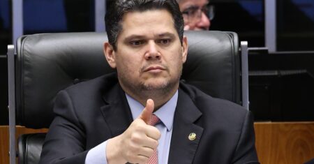 Alcolumbre envia PEC que prevê fim da escala 6×1 para CCJ do Senado