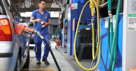 Gasolina com mais etanol chega hoje aos postos