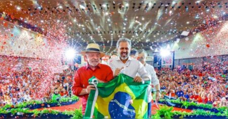 PT oficializa candidatura de Lula ao quarto mandato em convenção em SP