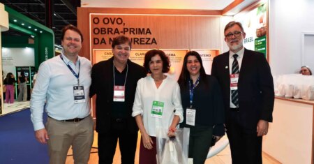 Jornalista da CNN é homenageada em troféu do Instituto Ovos Brasil