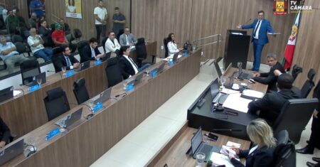 Wanderley barra votação e trava repasse de R$ 16 milhões para abastecimento de água em VG