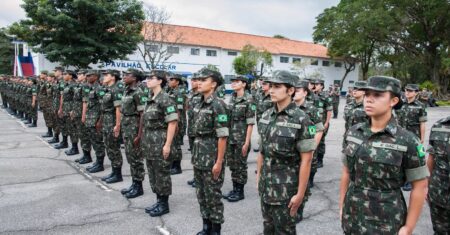 Exército comemora Dia do Soldado com autoridades dos Três Poderes