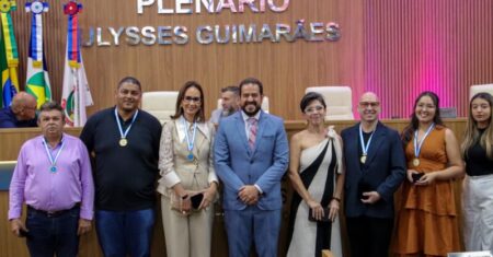 Em sessão solene, Ibrahim Zaher entrega honrarias a personalidades de diversos segmentos