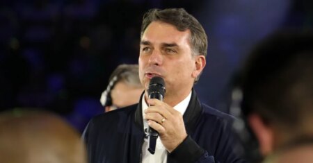 Flávio diz que Michelle é “qualificada” e terá “acesso direto” ao Planalto