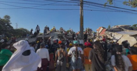 Equipes usam microfones especiais para encontrar sobreviventes na Colômbia