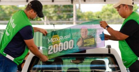 Primeiro ato de campanha reúne mais de 700 carros em adesivaço