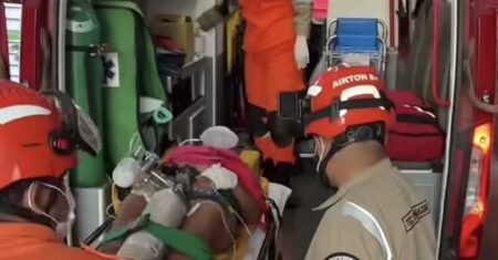 Mulher está em estado gravíssimo no Hospital Regional após ter casa invadida e ser baleada na frente das filhas