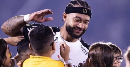 Presidente do Corinthians busca aval do CORI para renovar com Memphis
